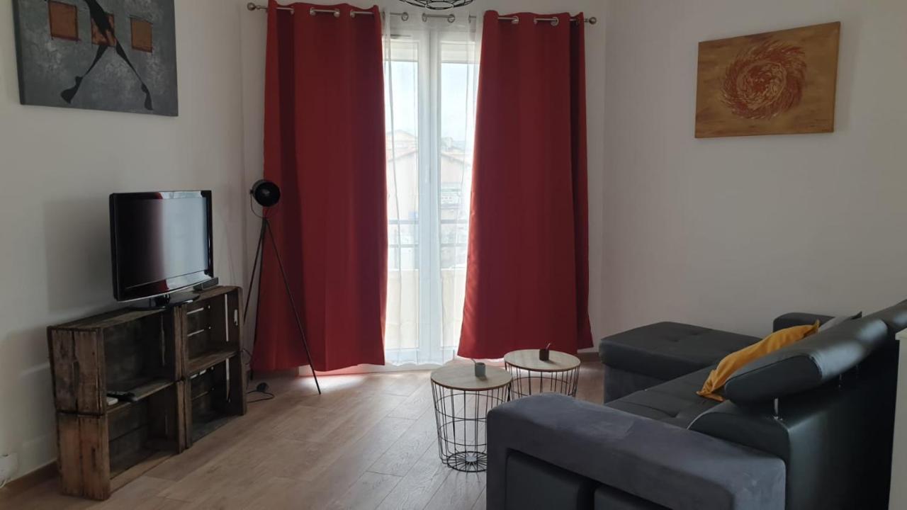 Lhacienda Apartment Марсилия Екстериор снимка